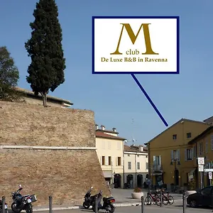 M Club De Luxe Bed and breakfast
